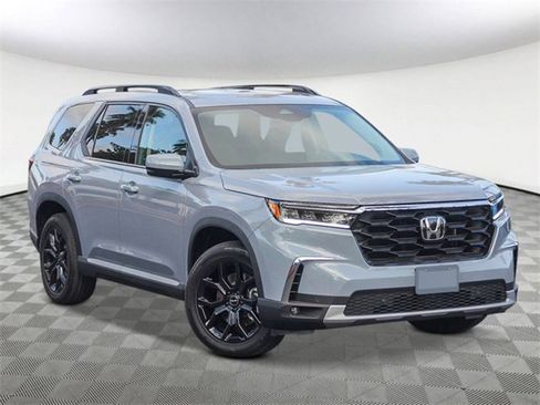 New 2025 Honda Pilot Touring image 1