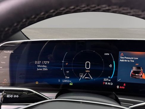 Used 2024 Cadillac Lyriq Tech RWD image 19