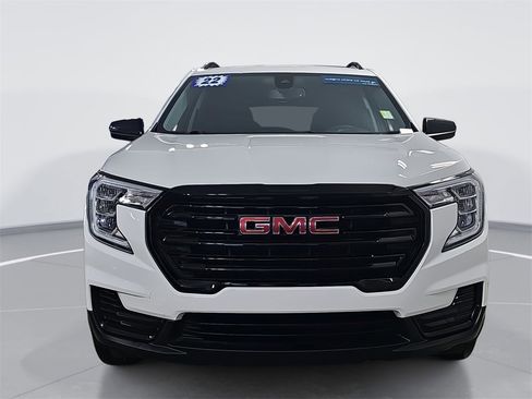 Used 2022 GMC Terrain SLE w/ Driver Convenience Package image 2