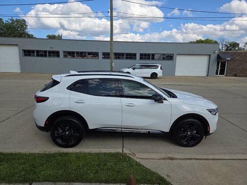 Used 2023 Buick Envision Preferred image 8