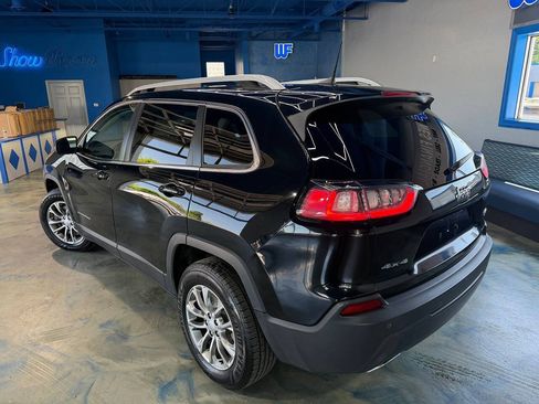 Used 2019 Jeep Cherokee Latitude Plus w/ Cold Weather Group AWD/4WD image 2