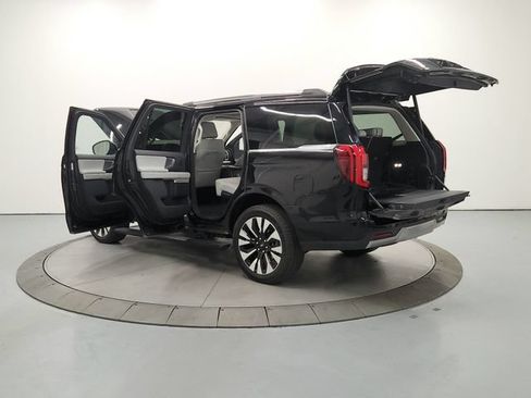 Used 2025 Ford Expedition Platinum w/ Driver's Package AWD/4WD image 14