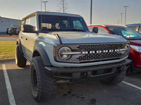 Used 2022 Ford Bronco Badlands image 4