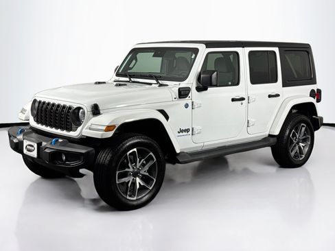 Used 2024 Jeep Wrangler Unlimited w/ Convenience Group AWD/4WD image 10