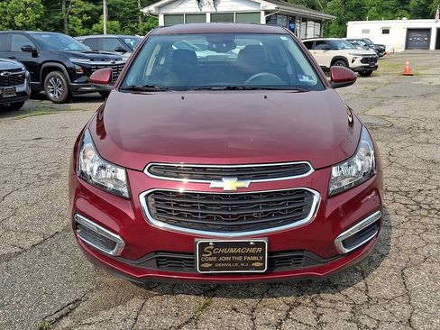 Used 2015 Chevrolet Cruze LT FWD image 2