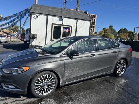 Used 2017 Ford Fusion SE w/ Fusion SE Technology Package image 6