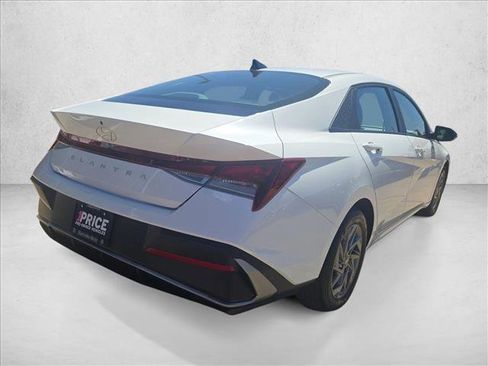 Used 2024 Hyundai Elantra SEL image 5