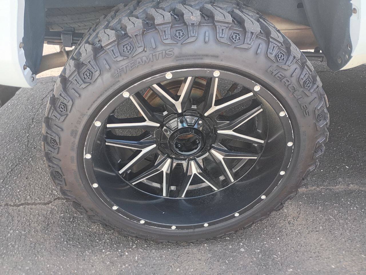 Used 2020 Toyota Tacoma TRD Sport AWD/4WD image 9
