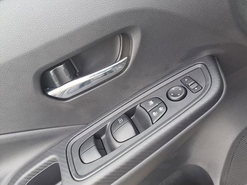 New 2025 Nissan Versa SV w/ Trunk Package FWD image 19