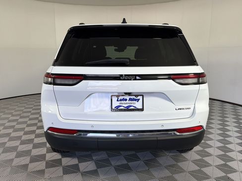 Used 2023 Jeep Grand Cherokee Laredo RWD image 10