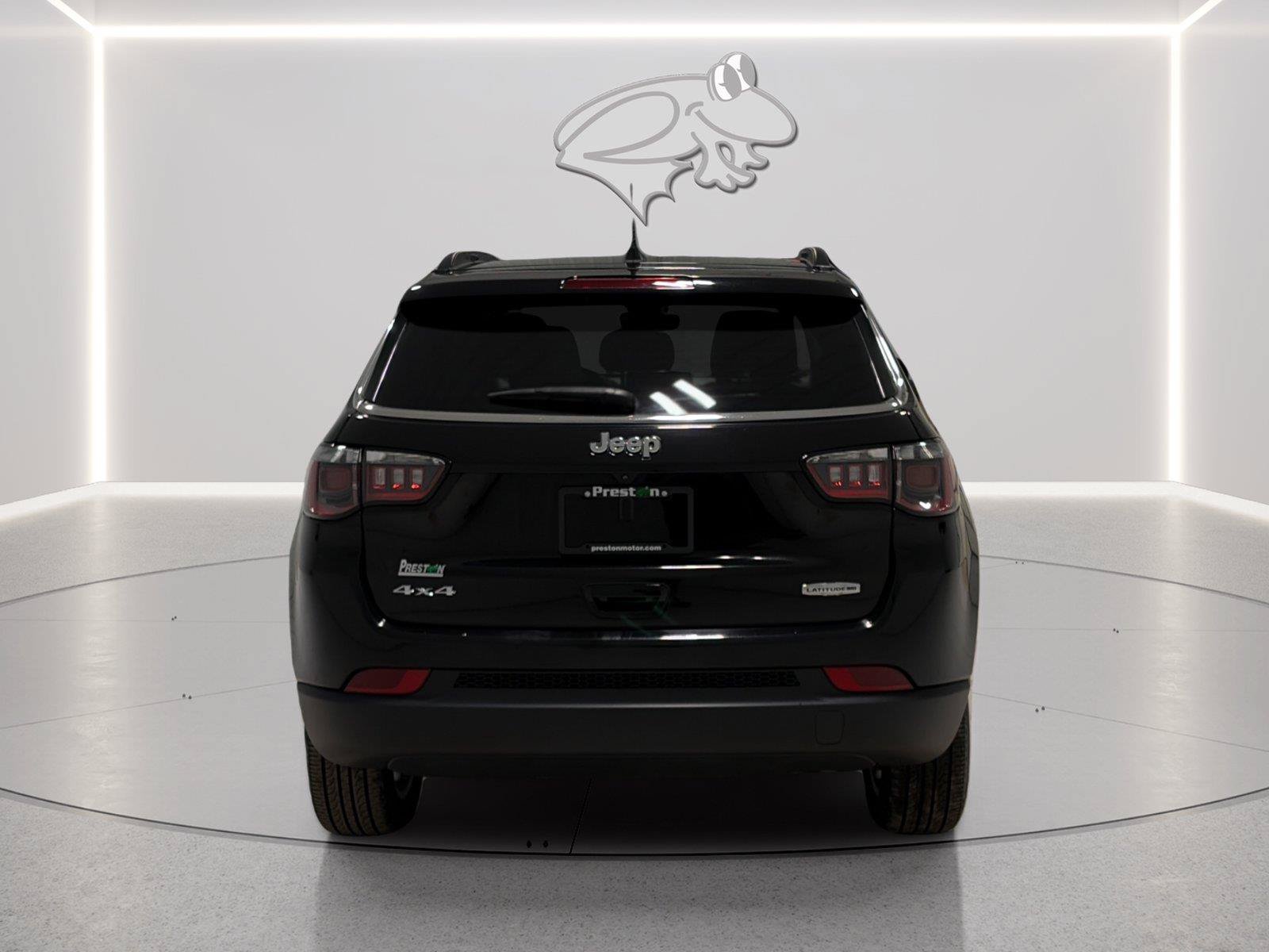 Used 2022 Jeep Compass Latitude w/ Sun and Sound Group AWD/4WD image 4