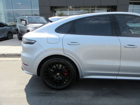 Used 2021 Porsche Cayenne GTS AWD/4WD image 11