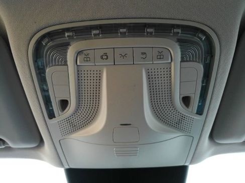 Used 2019 Mercedes-Benz Metris Passenger image 41