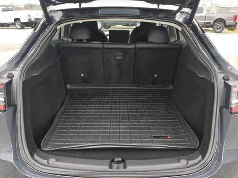 Used 2023 Tesla Model Y Long Range image 11