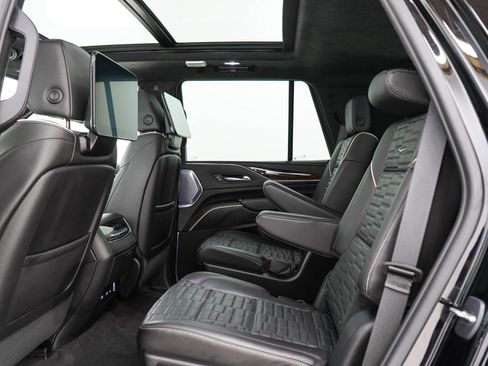 Used 2023 Cadillac Escalade Sport Platinum AWD/4WD image 16