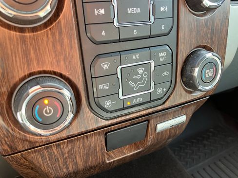 Used 2013 Ford F150 Lariat image 22