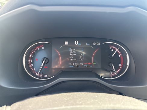 Used 2025 Toyota RAV4 XLE AWD/4WD image 21