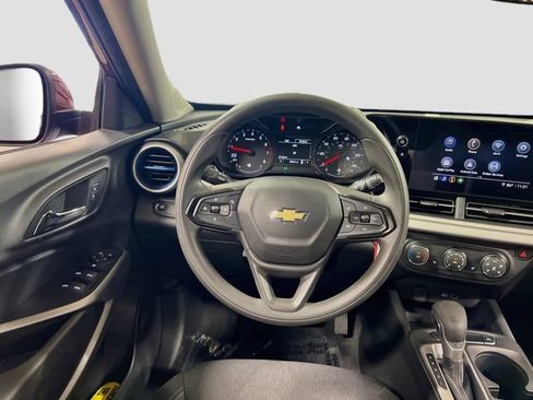 Used 2024 Chevrolet Trax LS w/ LS Convenience Package FWD image 22