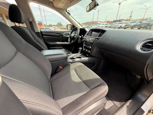 Used 2020 Nissan Pathfinder SV AWD/4WD image 16