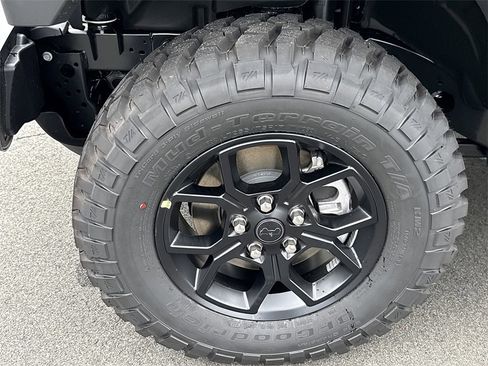 New 2025 Jeep Gladiator High Tide image 33