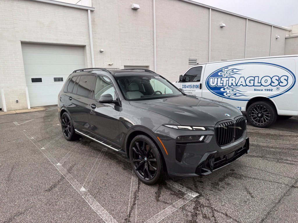 Used 2024 BMW X7 xDrive40i w/ M Sport Package AWD/4WD image 6