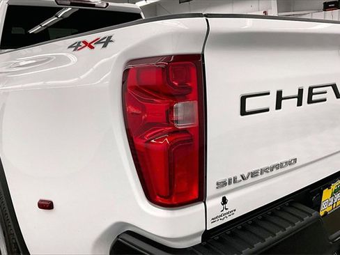 Used 2025 Chevrolet Silverado 3500 W/T image 28