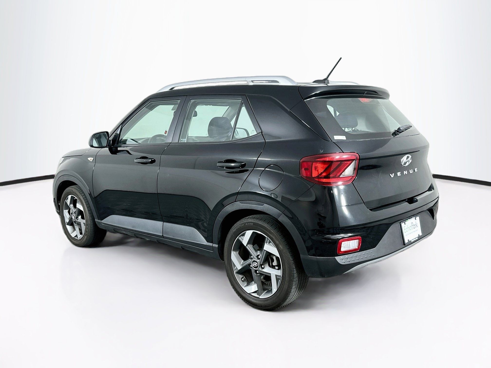 Used 2025 Hyundai Venue SEL FWD image 5