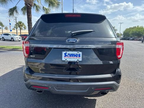 Used 2018 Ford Explorer XLT w/ Equipment Group 202A FWD image 4