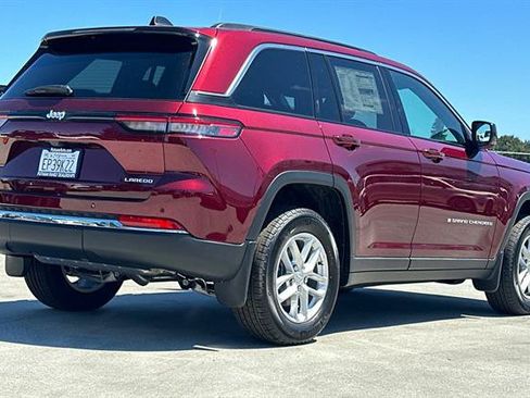 Used 2025 Jeep Grand Cherokee Laredo X w/ Luxury Tech Group I AWD/4WD image 3