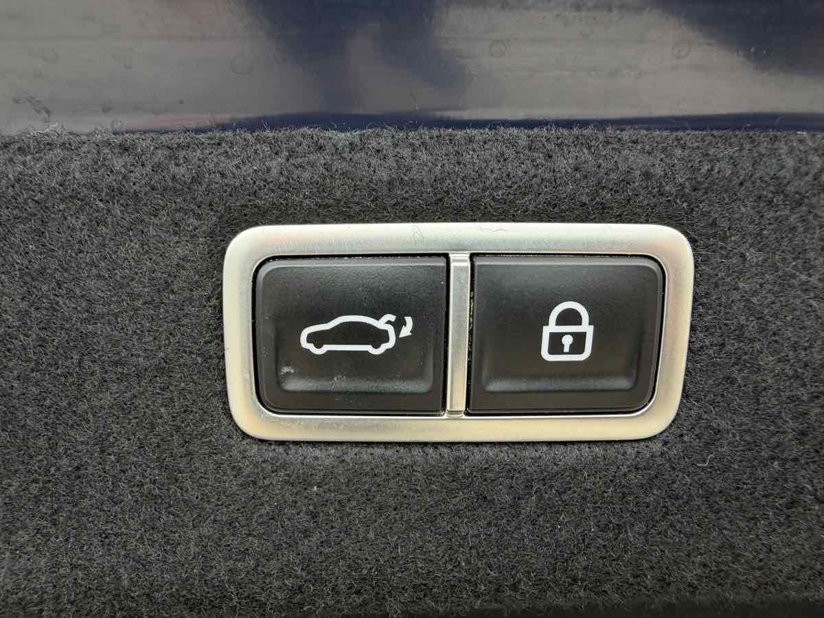 Used 2023 Genesis G70 3.3T image 31