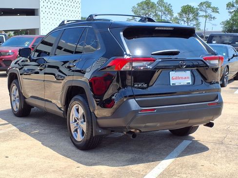 Used 2025 Toyota RAV4 XLE w/ Convenience Package FWD image 4