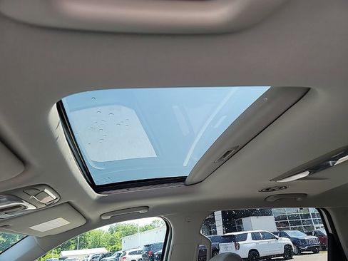 Used 2025 Kia Telluride EX w/ EX Captain's Chair Package FWD image 9