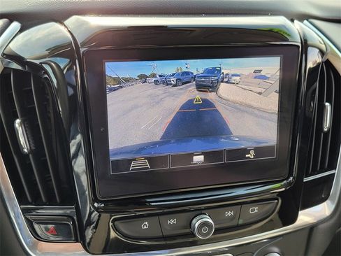 Used 2021 Chevrolet Traverse LT image 28