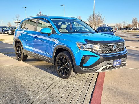 Used 2022 Volkswagen Taos SE image 3