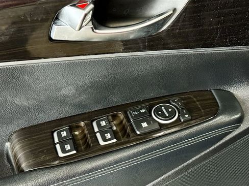 Used 2020 Kia Sorento LX image 18