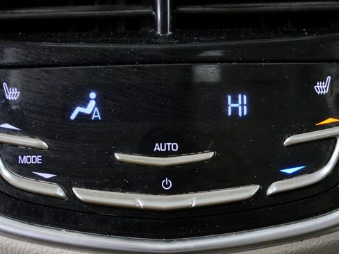 Used 2015 Cadillac XTS Premium image 24