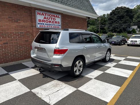 Used 2012 Toyota Highlander Limited w/ Tow Pkg AWD/4WD image 3