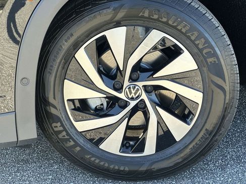 New 2026 Volkswagen Tiguan S image 10