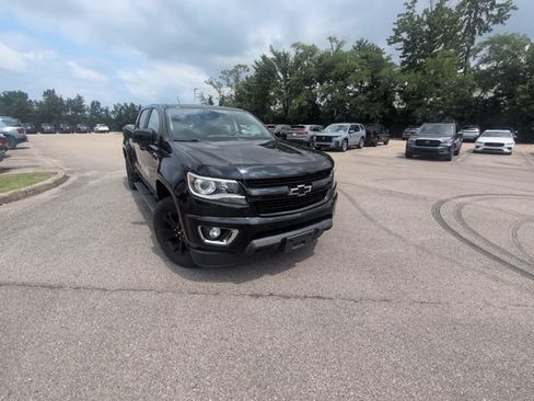 Used 2017 Chevrolet Colorado Z71 w/ Z71 Midnight Edition AWD/4WD image 3