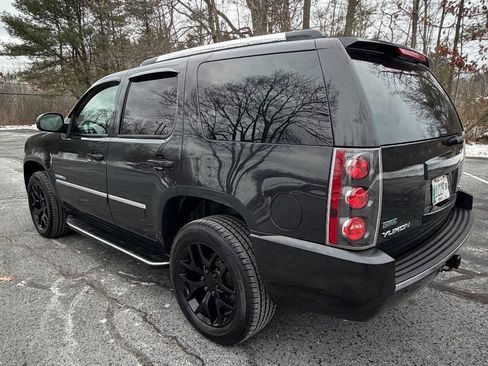 Used 2011 GMC Yukon Denali image 4