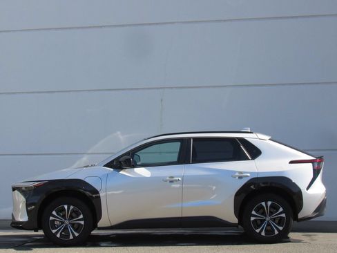 Certified 2024 Toyota bZ4X AWD w/ Weather Package image 4