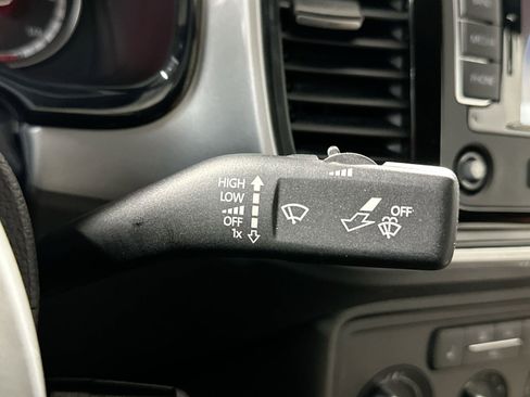 Used 2015 Volkswagen Beetle 1.8T Classic image 25