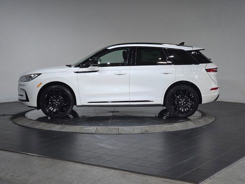 New 2026 Lincoln Corsair Reserve image 8