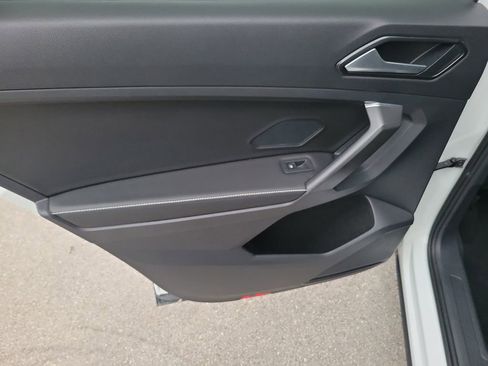 Used 2022 Volkswagen Tiguan S image 11