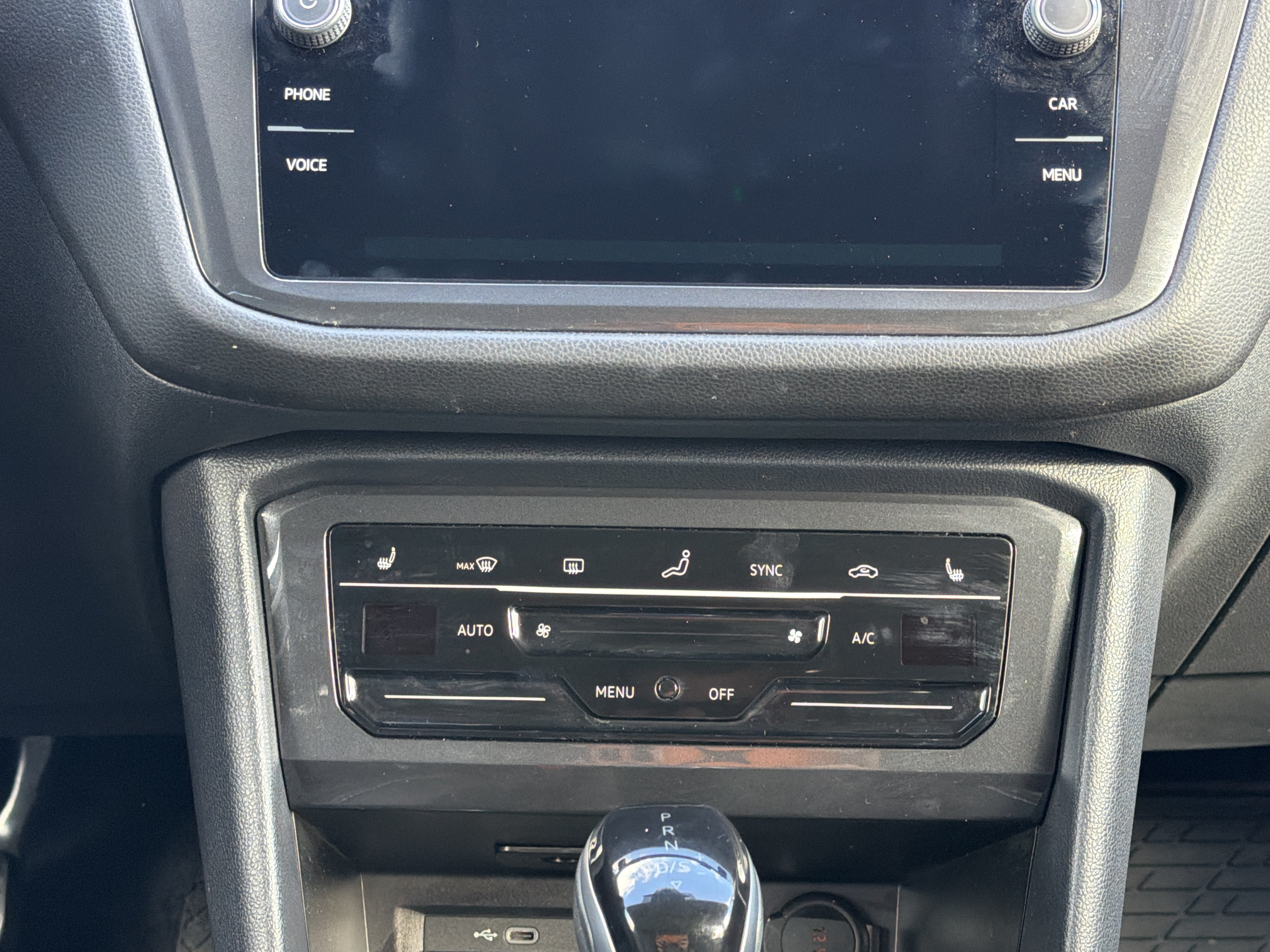 Used 2024 Volkswagen Tiguan SE AWD/4WD image 21