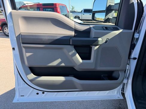 Used 2022 Ford F350 XL w/ Power Equipment Group RWD image 5