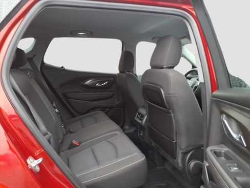 Used 2022 GMC Terrain SLE w/ Driver Convenience Package image 12