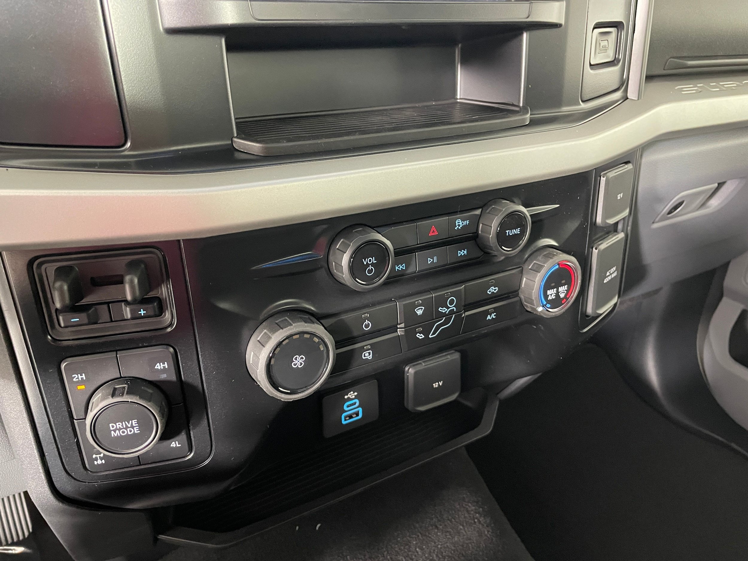 New 2027 Ford F250 XLT w/ FX4 Off-Road Package AWD/4WD image 6
