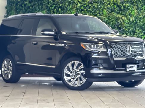 Certified 2024 Lincoln Navigator Reserve AWD/4WD image 2