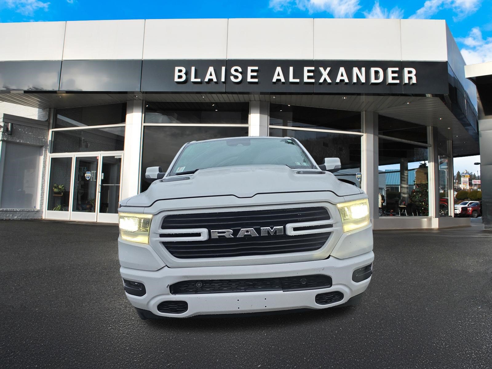 Used 2023 RAM 1500 Laramie AWD/4WD image 9